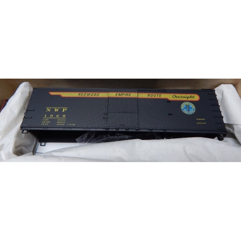 Accurail 1596 HO Northwestern Pacific 40′ USRA Double Sheath Box Kit